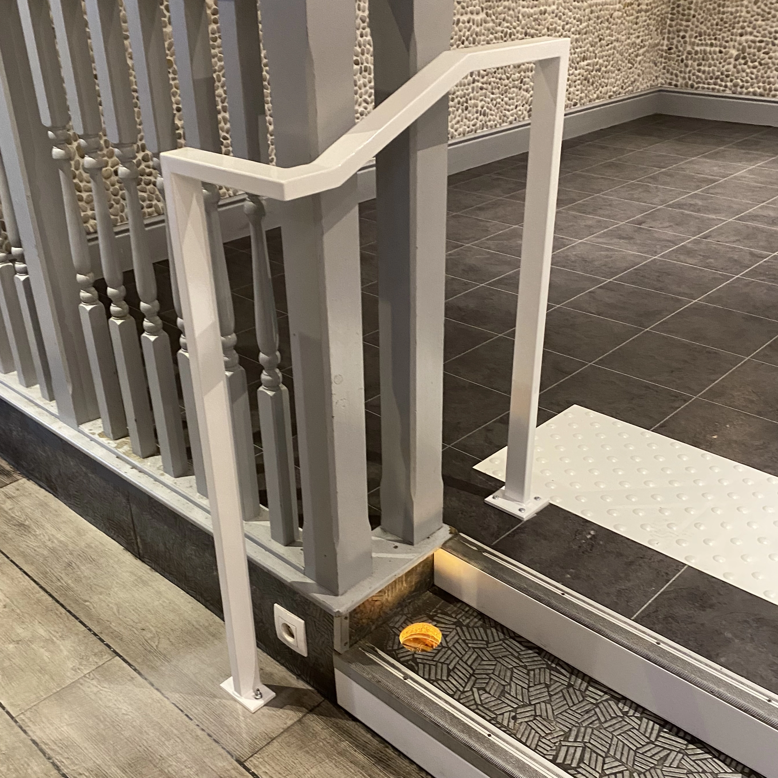 Main courante PMR - manutention de tuyauterie dans le Calvados Main courante PMR